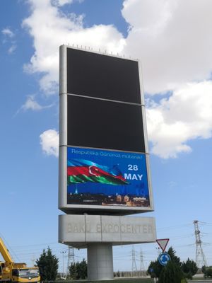 Listrik Surya Menggulung Outdoor LED Display Screen Dengan Remote Control dan Tingkat Perlindungan IP65