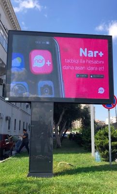 Listrik Surya Menggulung Outdoor LED Display Screen Dengan Remote Control dan Tingkat Perlindungan IP65