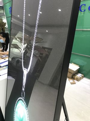 Lantai berdiri LED Poster Tampilan Full Color P4 Portable Advertising Publish