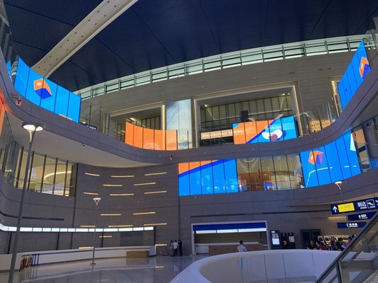 Indoor P7.8 Transparan LED Display Digital LED Video Mesh Disesuaikan