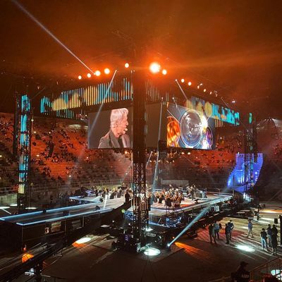 P2.6 P 2.976 P3.91mm Outdoor Full Front Service Dengan Corner Protectors LED Display Screen Event Rental Billboard