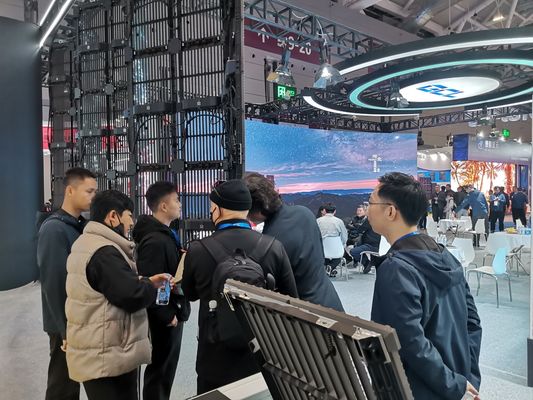 Outdoor High Brightness 500*1000mm Mesh LED Display Screen P15.625-31.25mm dengan IP65 Rating dan Full Color