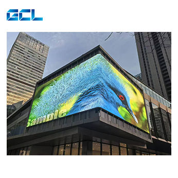 Layar LED Iklan Luar Ruangan dengan Tahan Air IP65 Kecerahan 8000 Nits dan Desain Miring 45° untuk Efek 3D Mata Telanjang