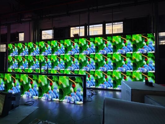 960*960mm Media Facade LED Display dengan Kecerahan 6500nits Perlindungan IP65 dan Tingkat Refresh 3840Hz untuk penggunaan di luar ruangan